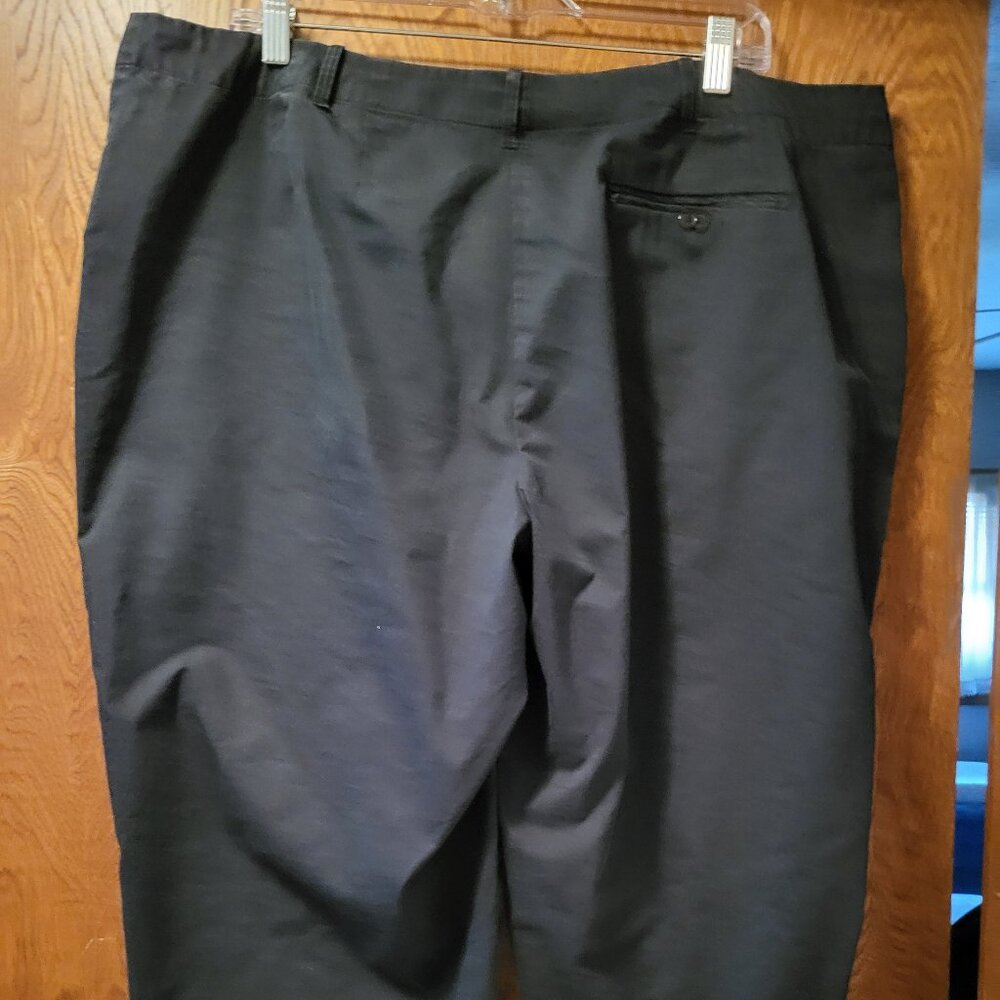 Black capri pants, with hook closure size 20W